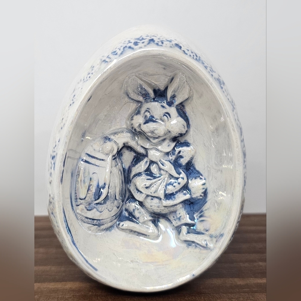Vintage BYRON MOLDS 1976 Ceramic Diarama Egg Bunny Painting An Easter Egg